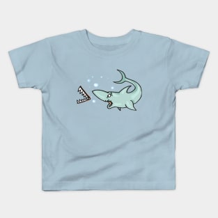 Shark loosing his denture Kids T-Shirt